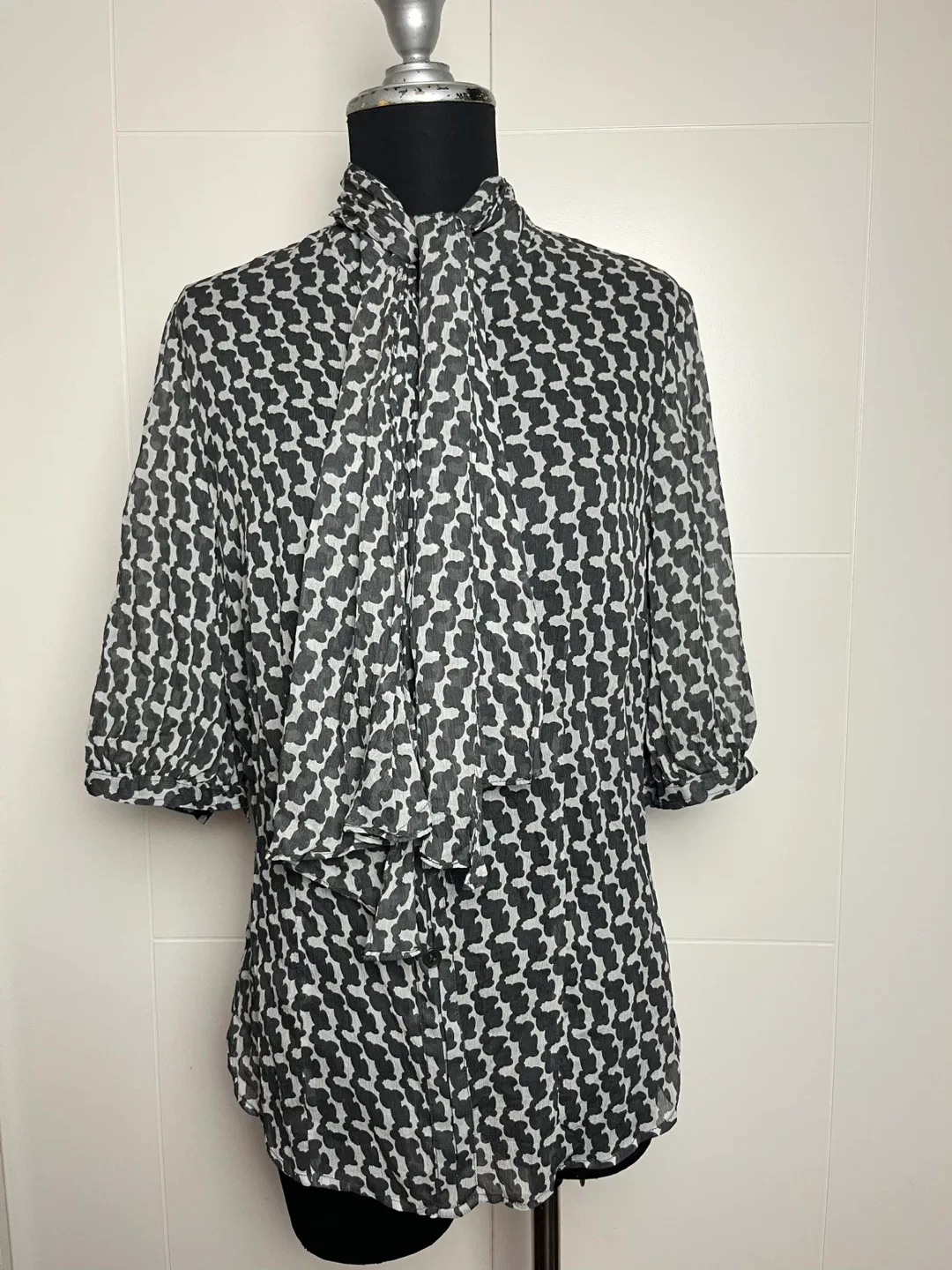 Club Monaco Blouse - Black & White Pattern thumbnail