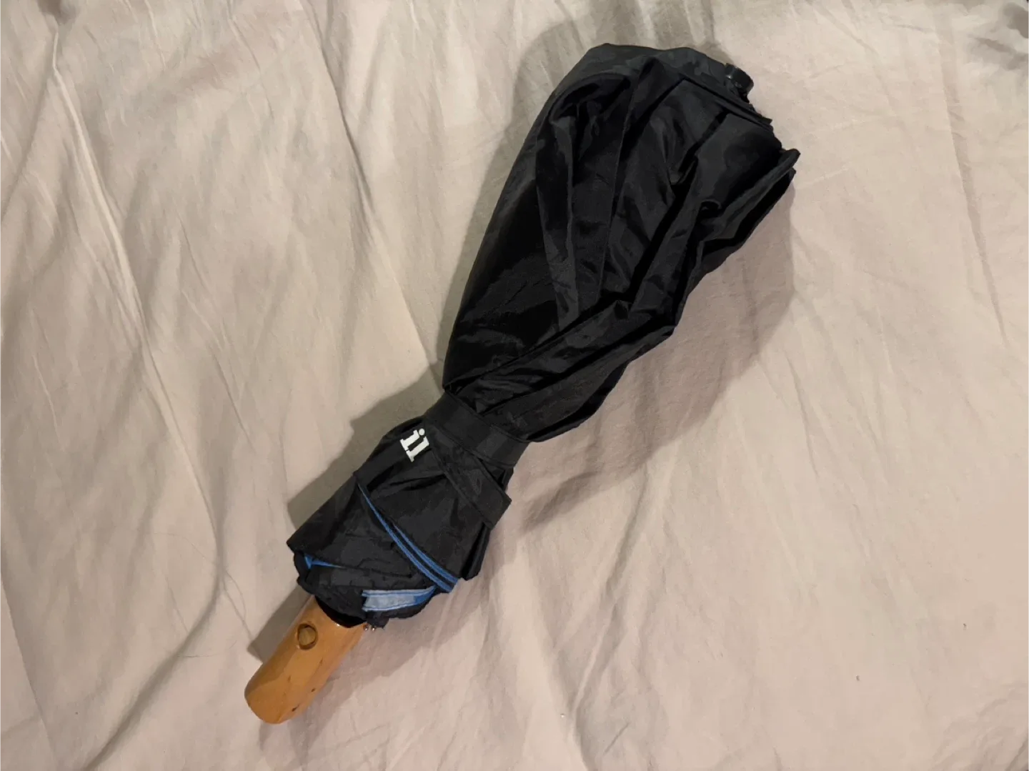 ☔️Umbrella - Black with Cloud Print thumbnail