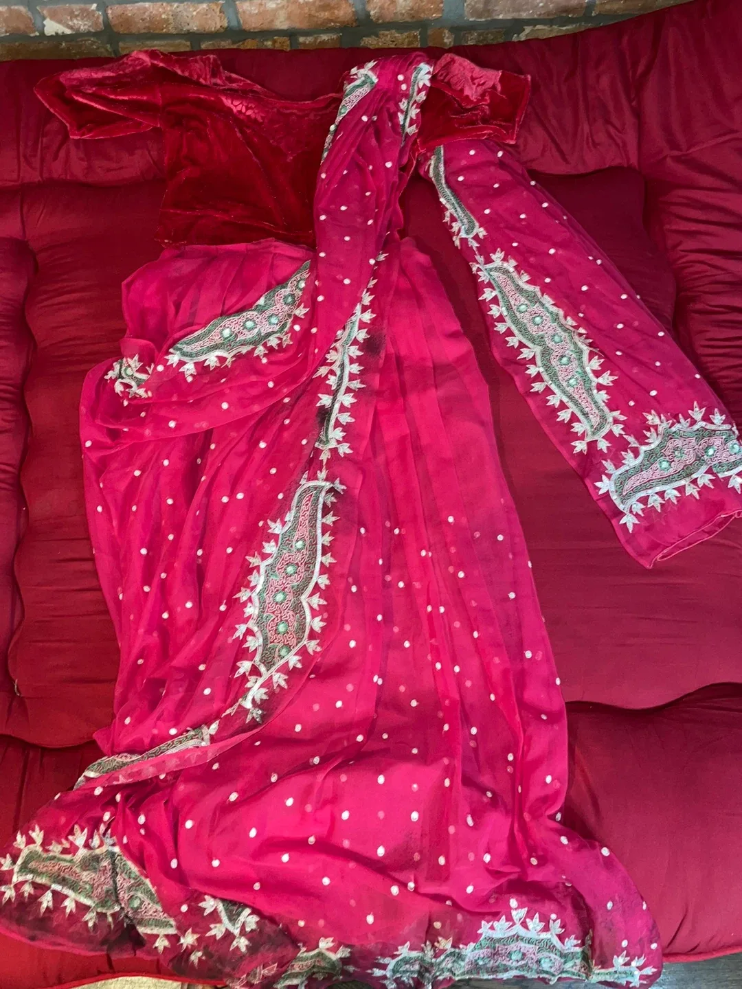 Red Indian Outfit image indicator(2)