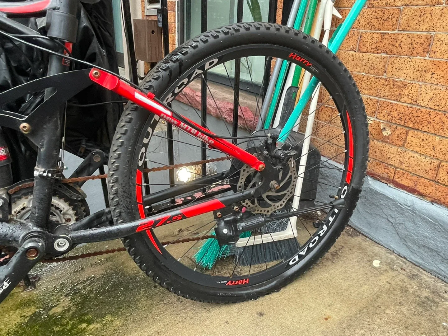 Outroad Mountain Bike - Black and Red image indicator(4)