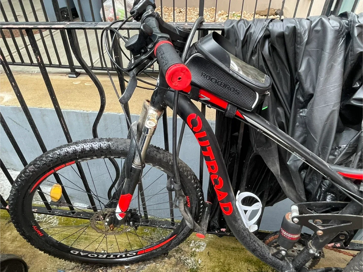 Outroad Mountain Bike - Black and Red image indicator(6)