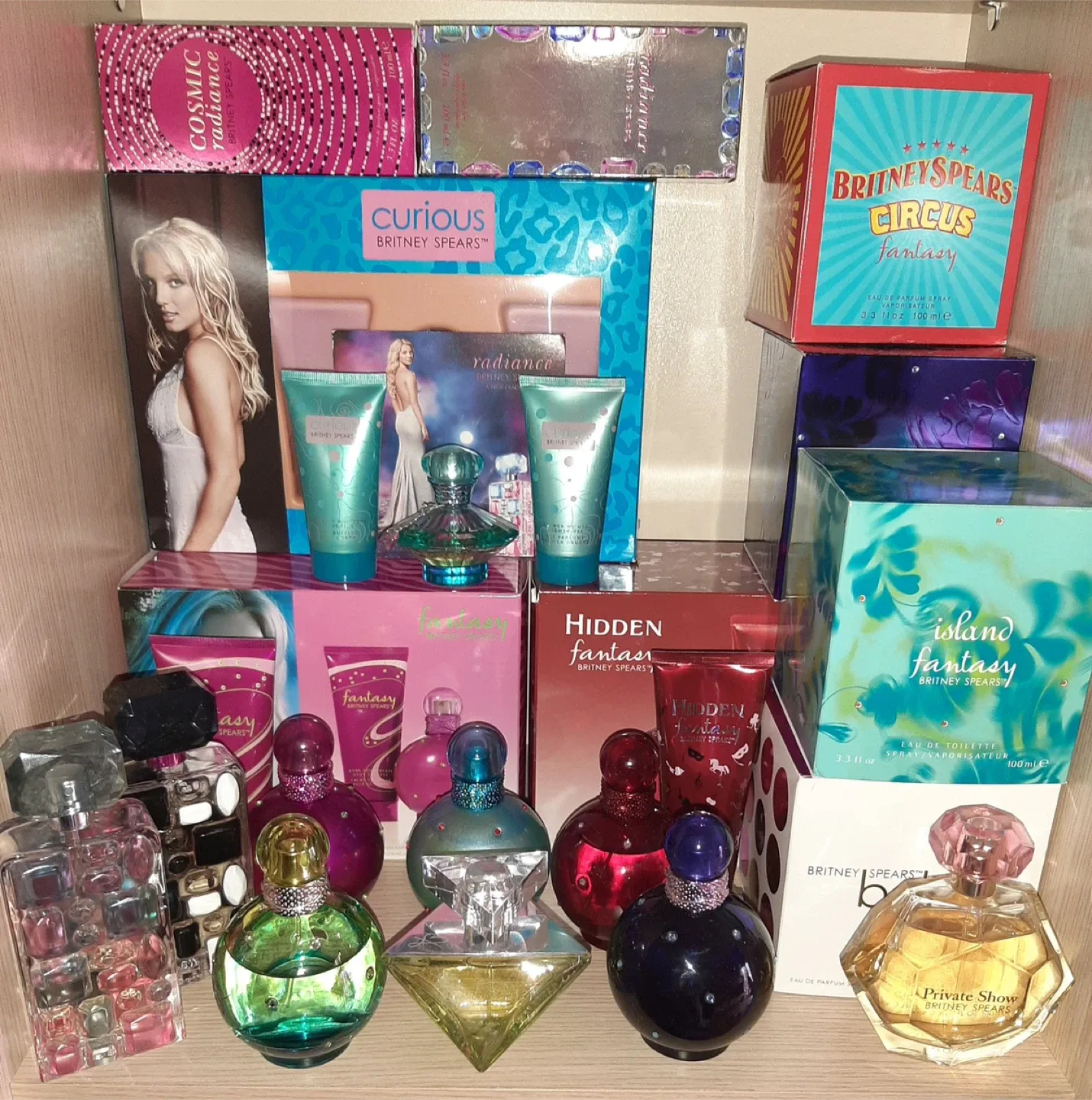 looking to buy britney spears perfumes! image indicator(2)