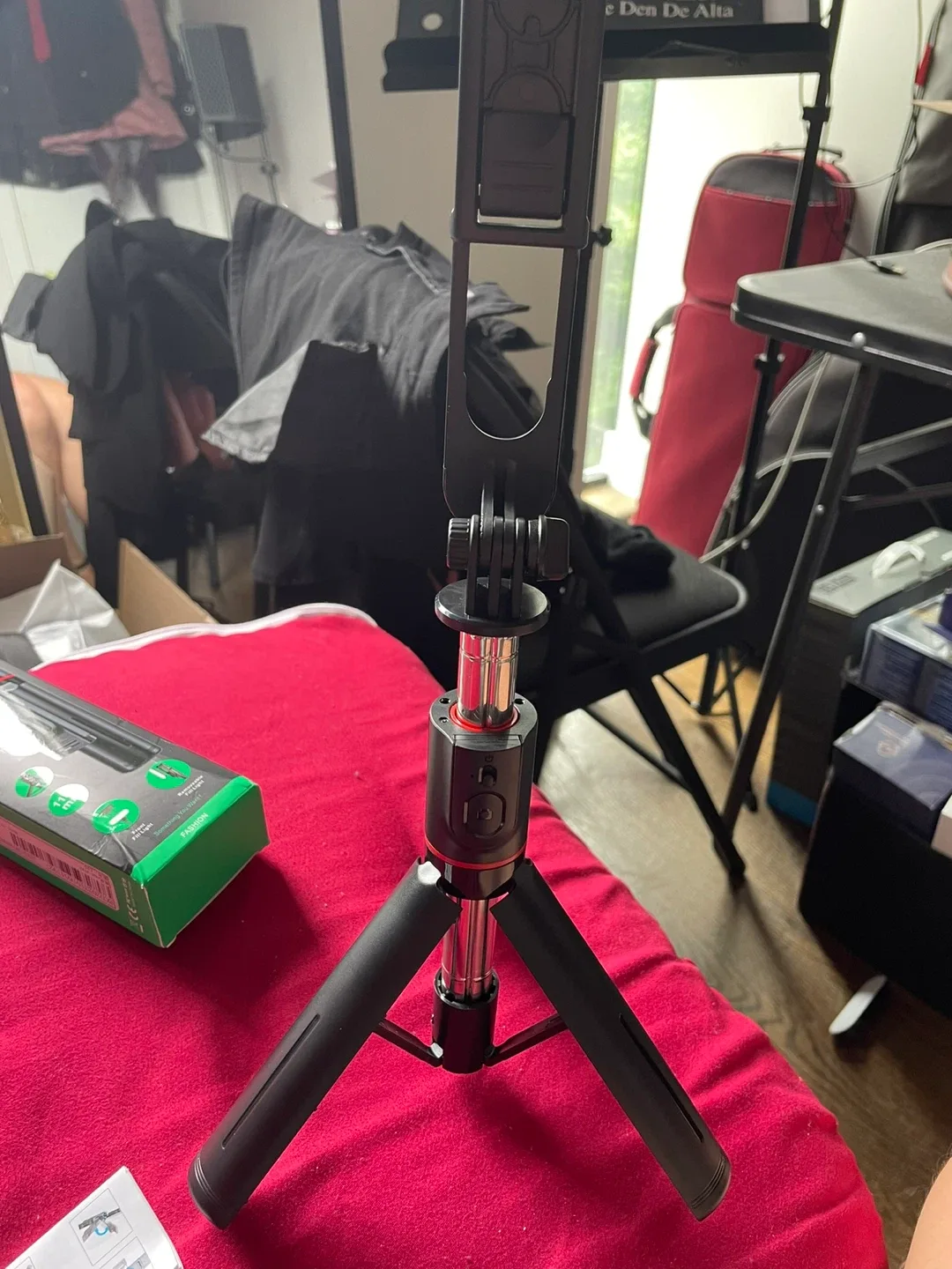 Selfie Stick L15 with Fill Light image indicator(4)