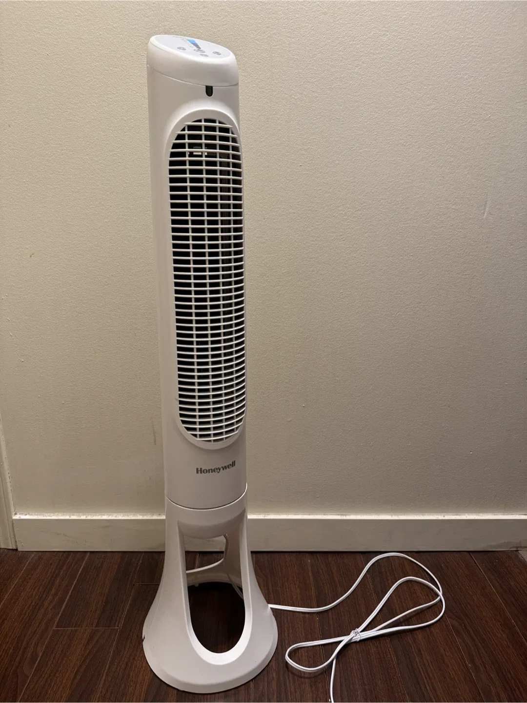 Honeywell QuietSet Tower Fan thumbnail