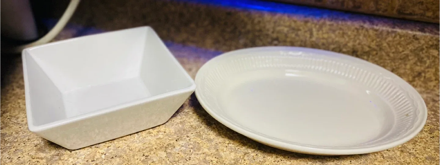 Assorted Dishes and Mugs image indicator(3)