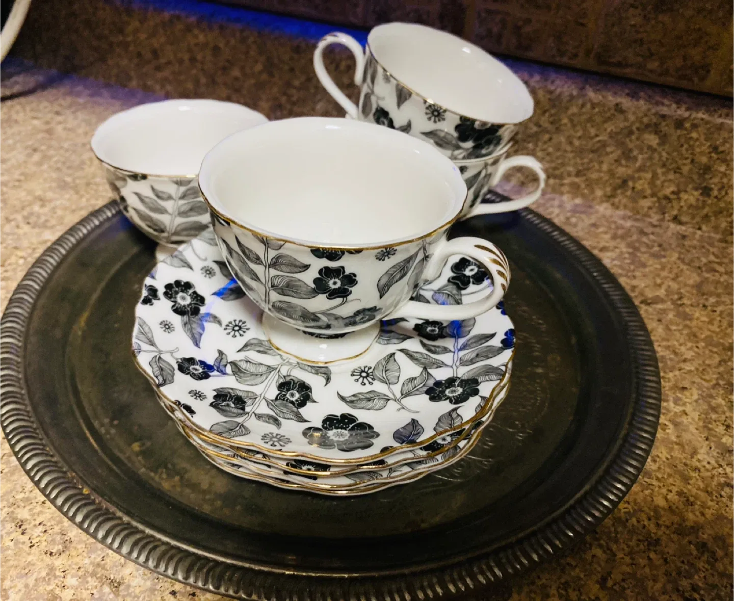 Assorted Dishes and Mugs image indicator(4)