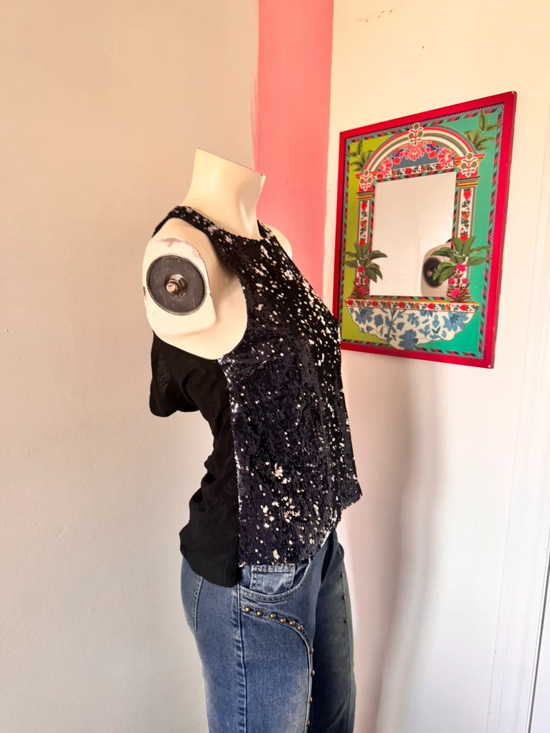 Sleeveless Sequin Top image indicator(2)