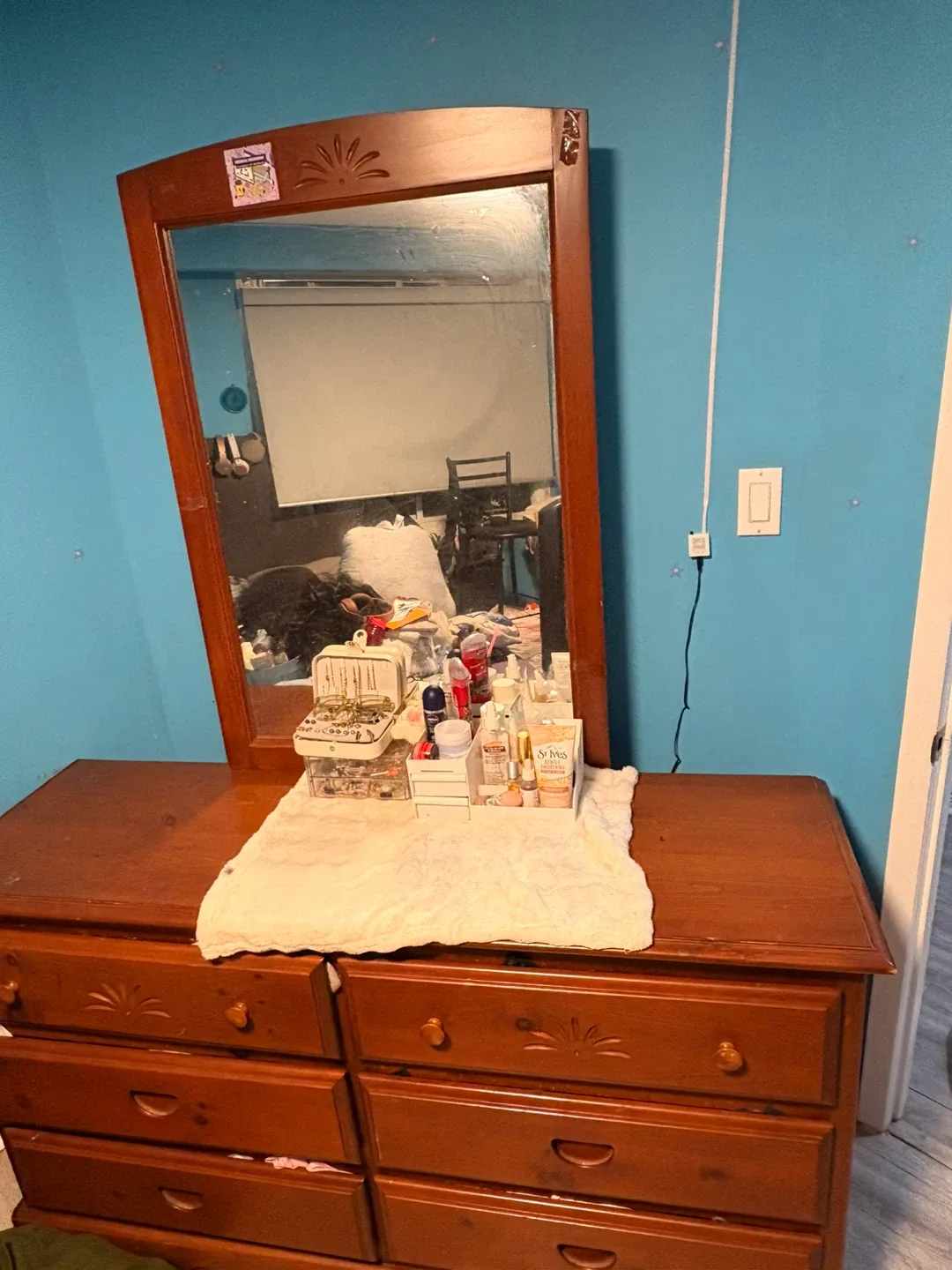 Wooden chest drawer vanity image indicator(2)