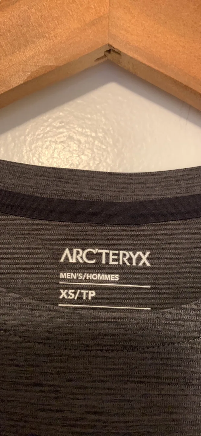 New Arc'teryx Cormac Crew SS - Black Heather, XS image indicator(3)