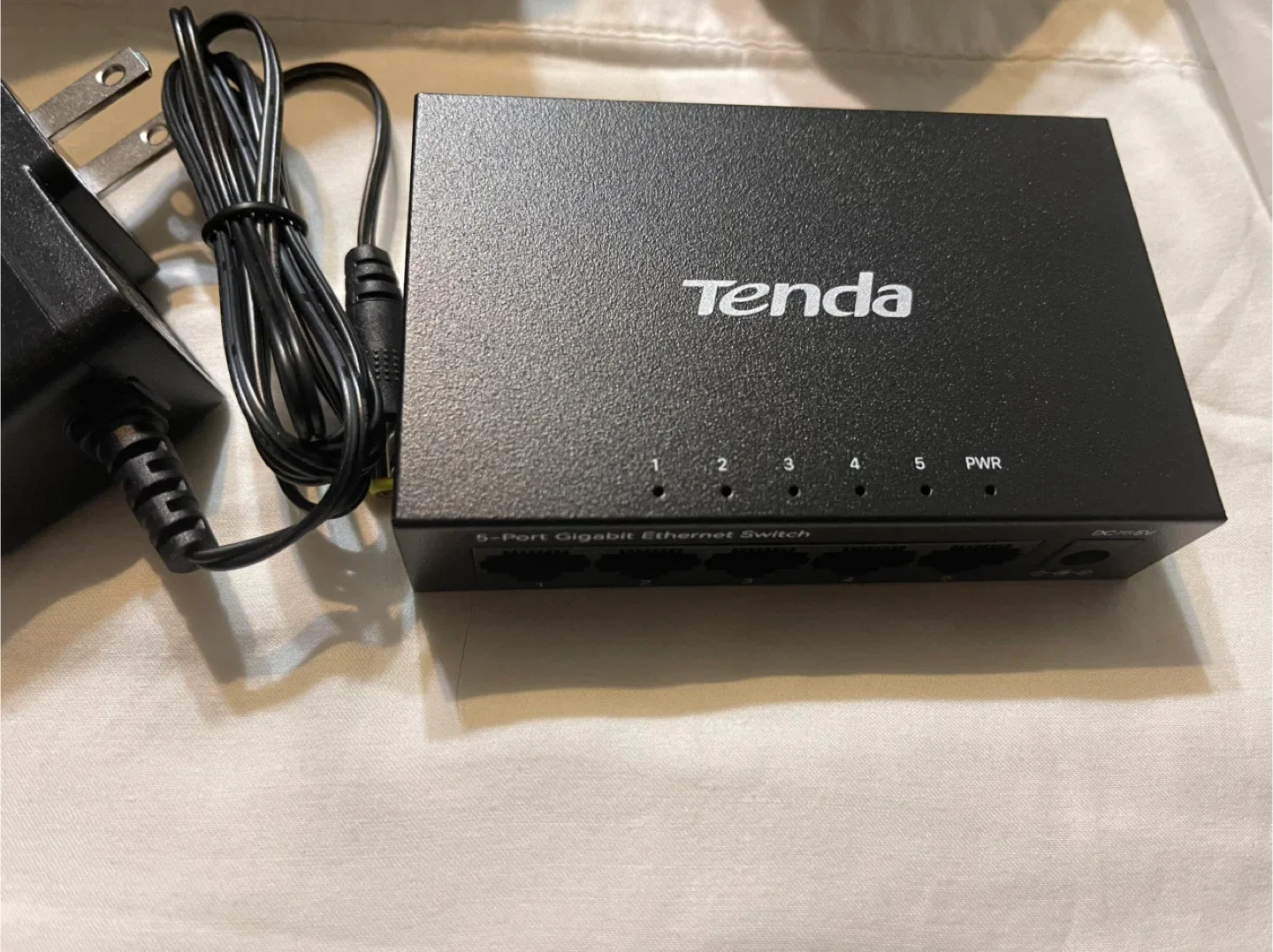 New Tenda 5-Port Gigabit Ethernet Switch thumbnail