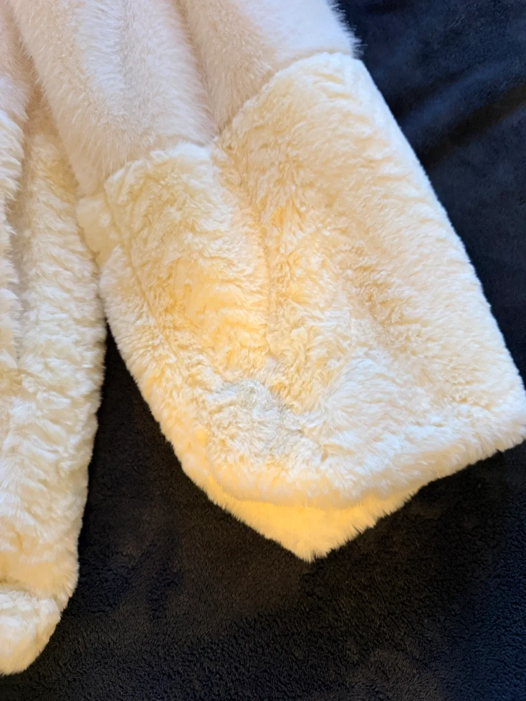 Forever 21 Fur Cream Coat image indicator(4)