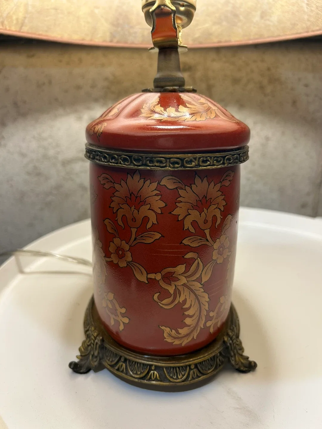 Red & Gold Accent Table Lamp image indicator(4)