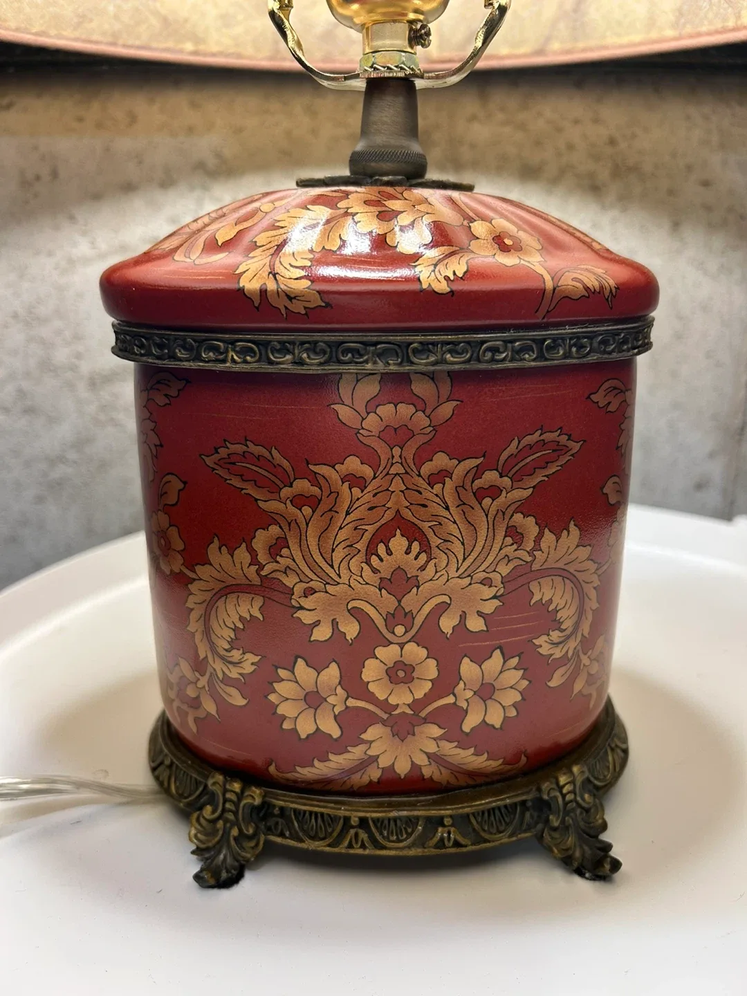 Red & Gold Accent Table Lamp image indicator(2)