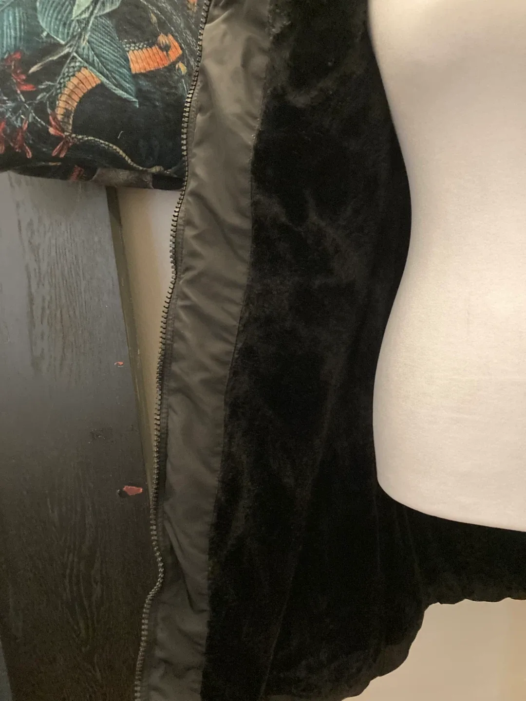 Black Puffer Coat image indicator(4)