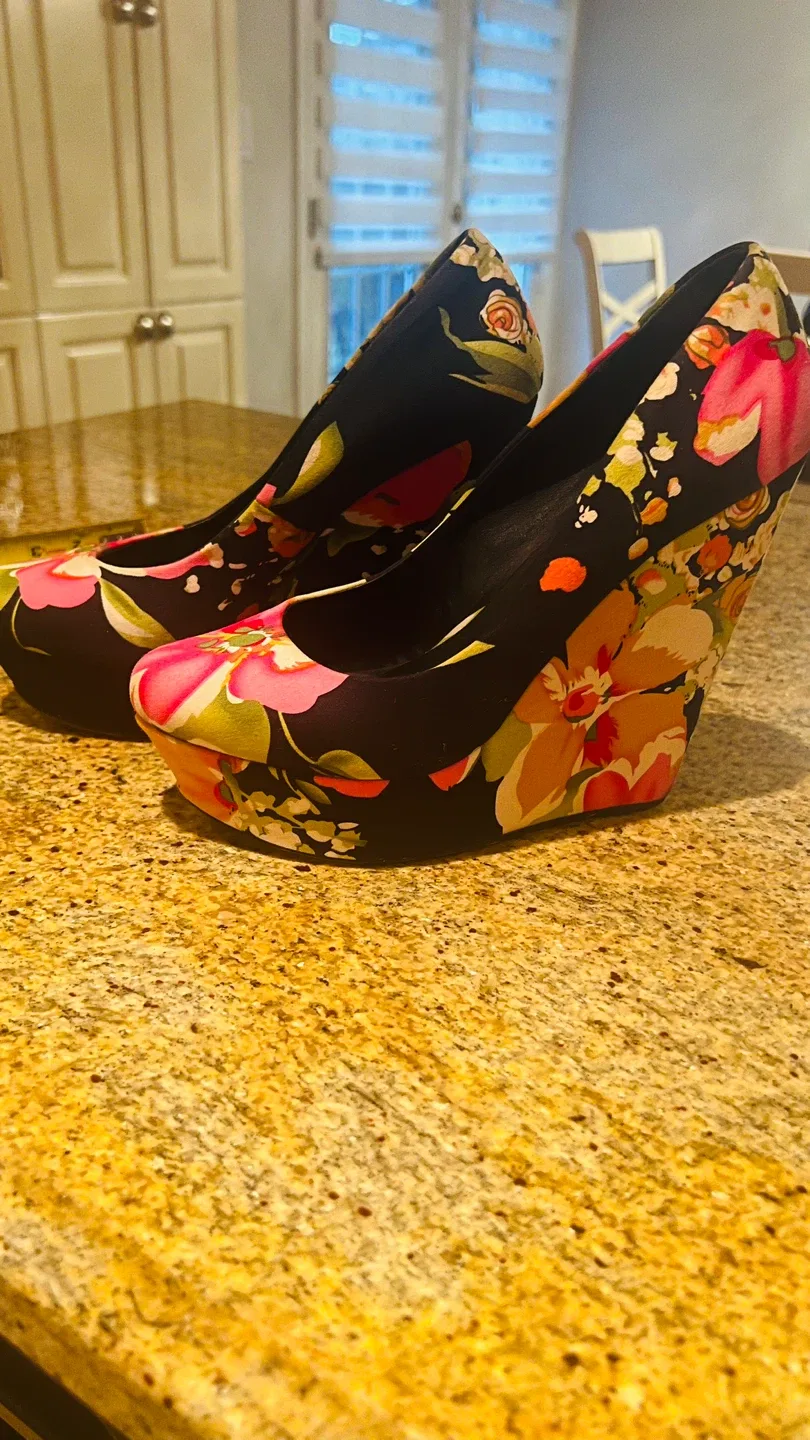 Aldo Floral Wedge Heel Shoes size 10 image indicator(3)