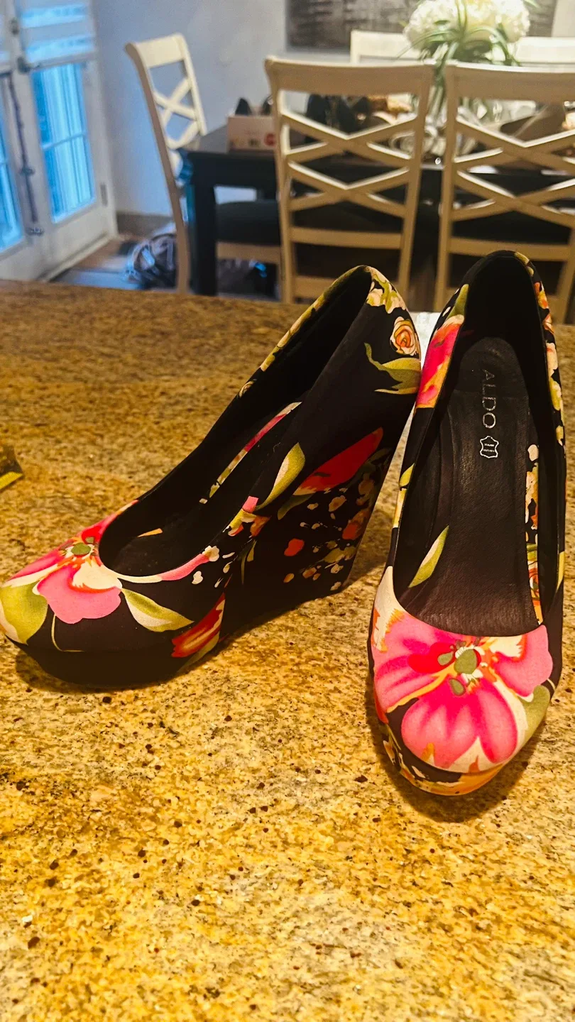 Aldo Floral Wedge Heel Shoes size 10 image indicator(2)