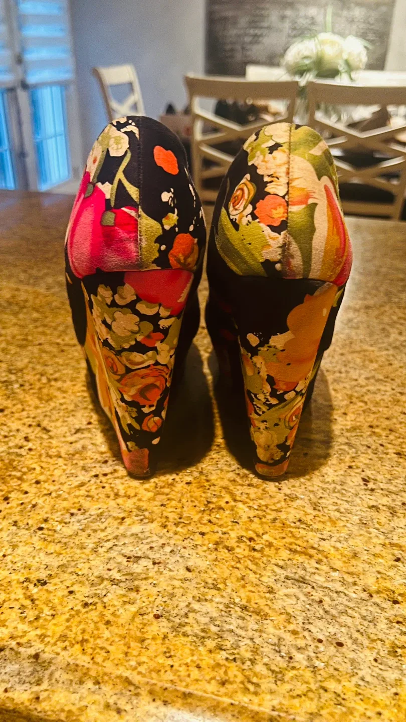 Aldo Floral Wedge Heel Shoes size 10 image indicator(4)