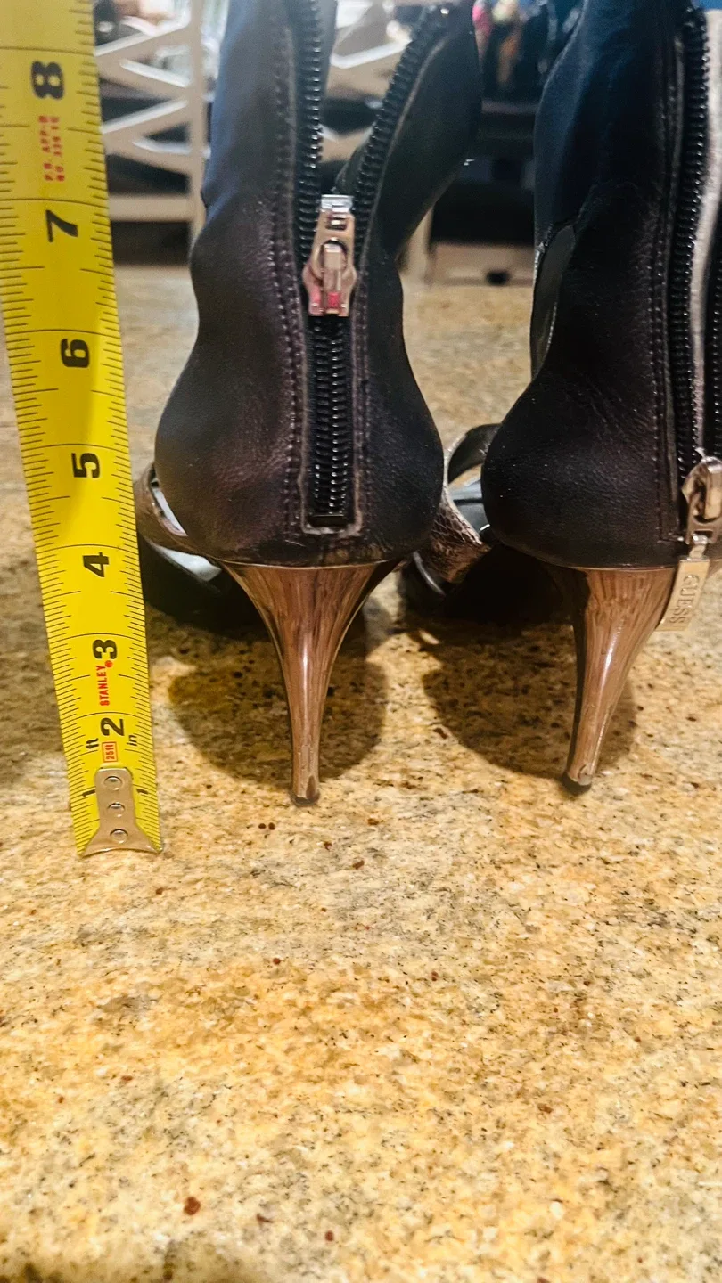 Guess Grey ans silver Heels - Size 10 image indicator(3)