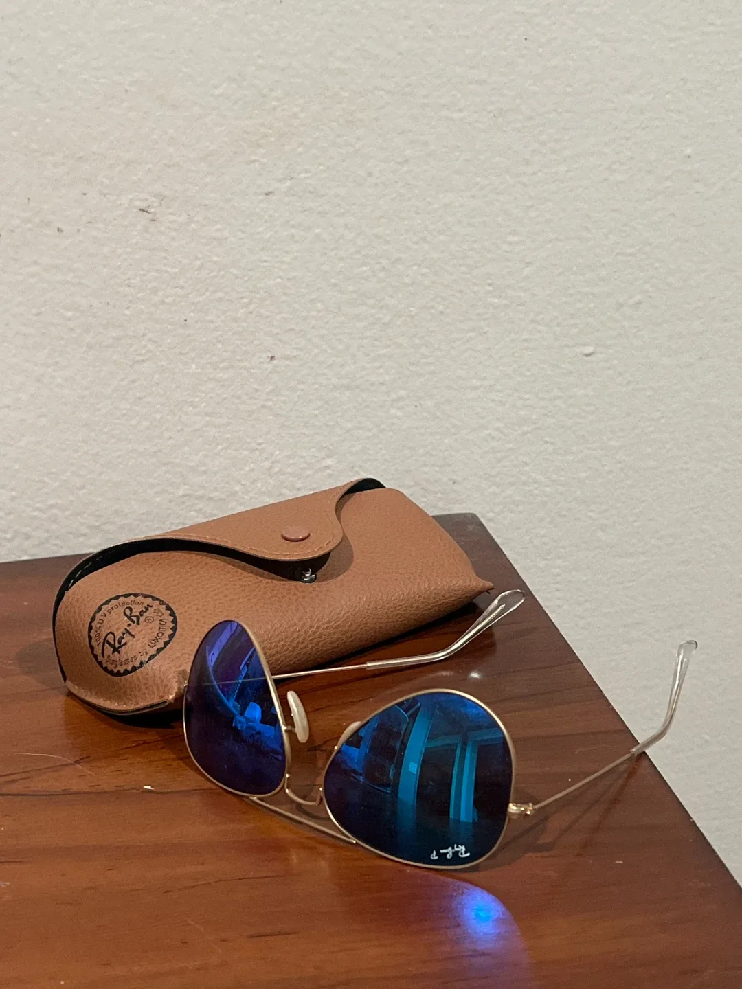 Ray-Ban Aviator Sunglasses with Case image indicator(3)