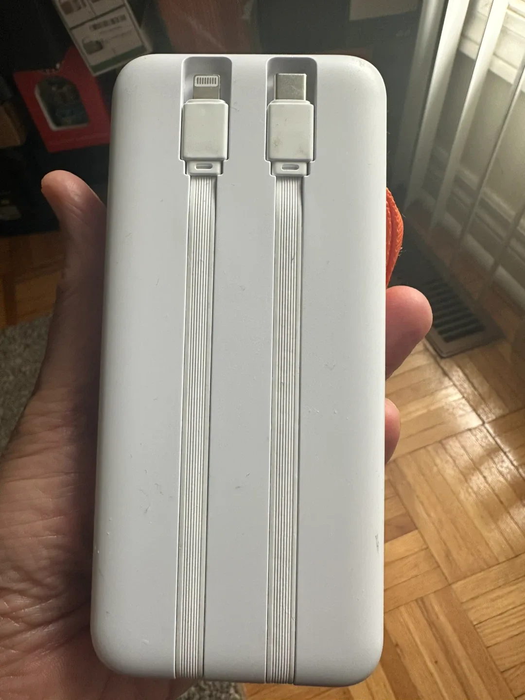 White Portable Charger Power Bank image indicator(2)