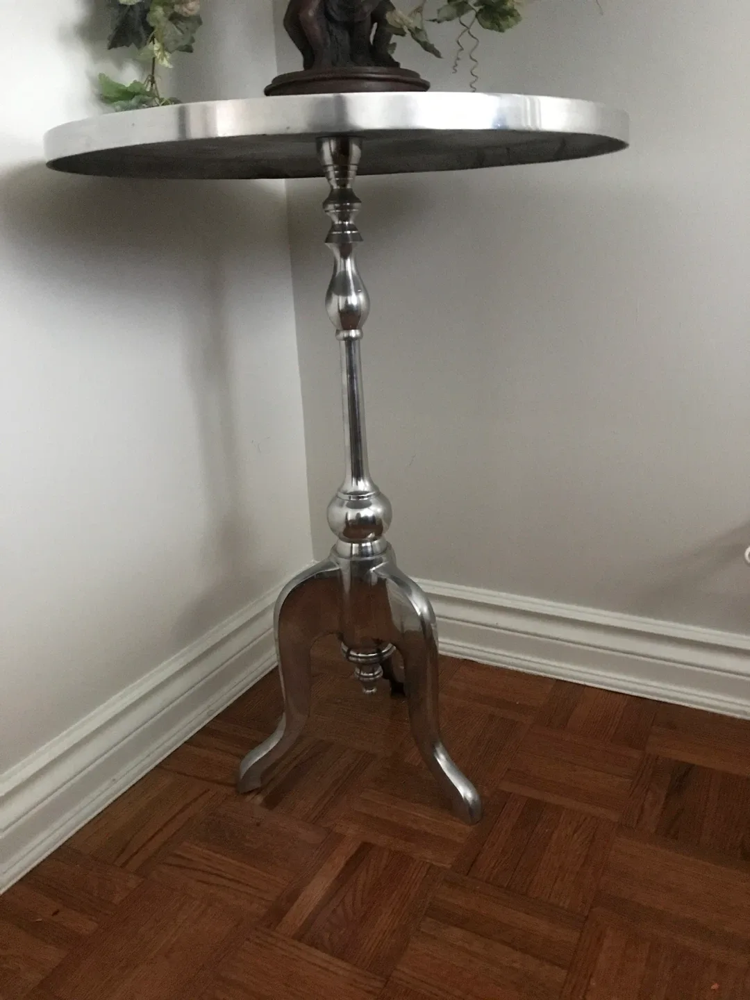 Metal Accent Table image indicator(2)