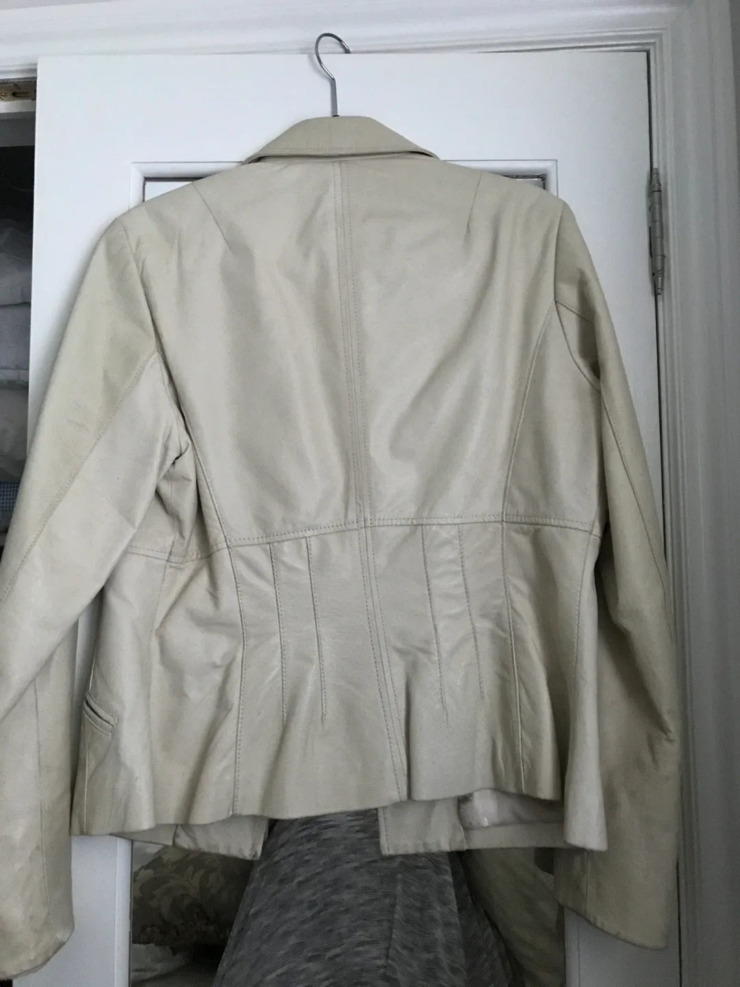 Danier Leather Blazer - Size M image indicator(3)
