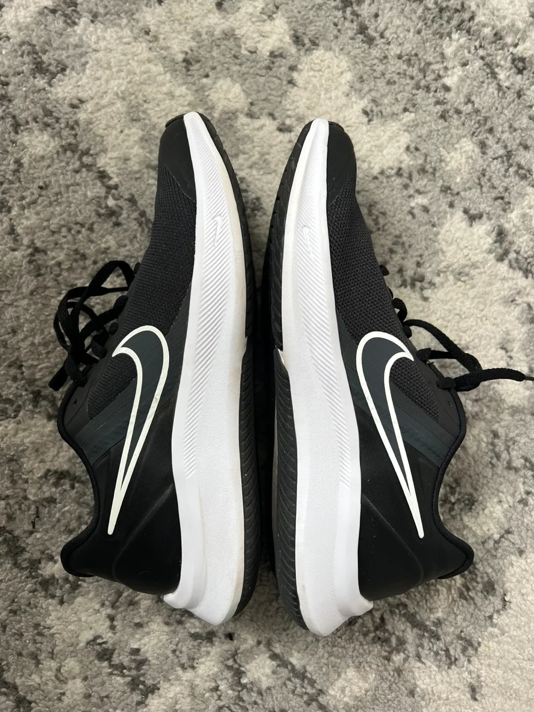 New Nike Running Shoes (youth/womens) image indicator(5)