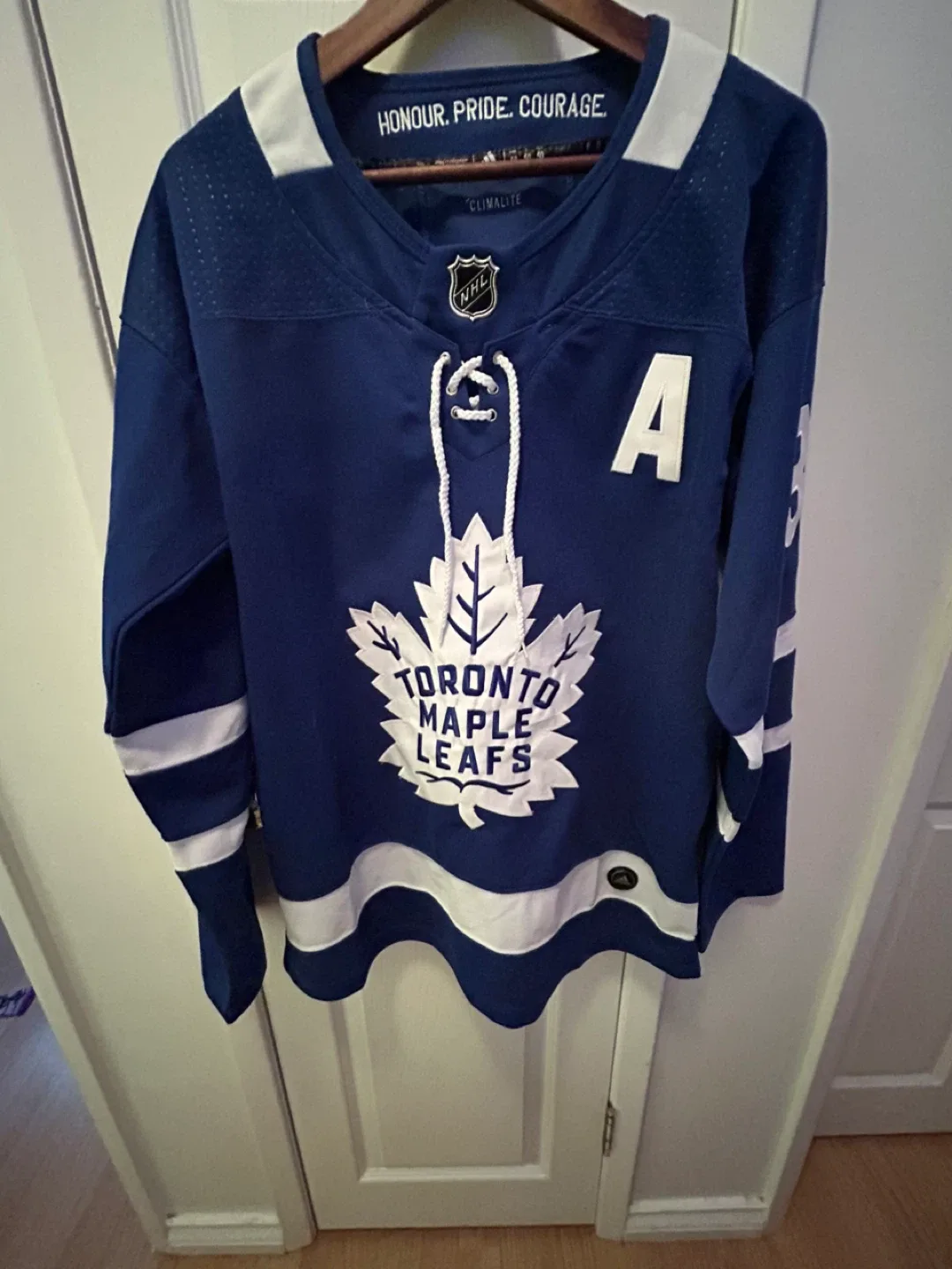 Adidas Toronto Maple Leafs Matthews #34 Jersey image indicator(3)