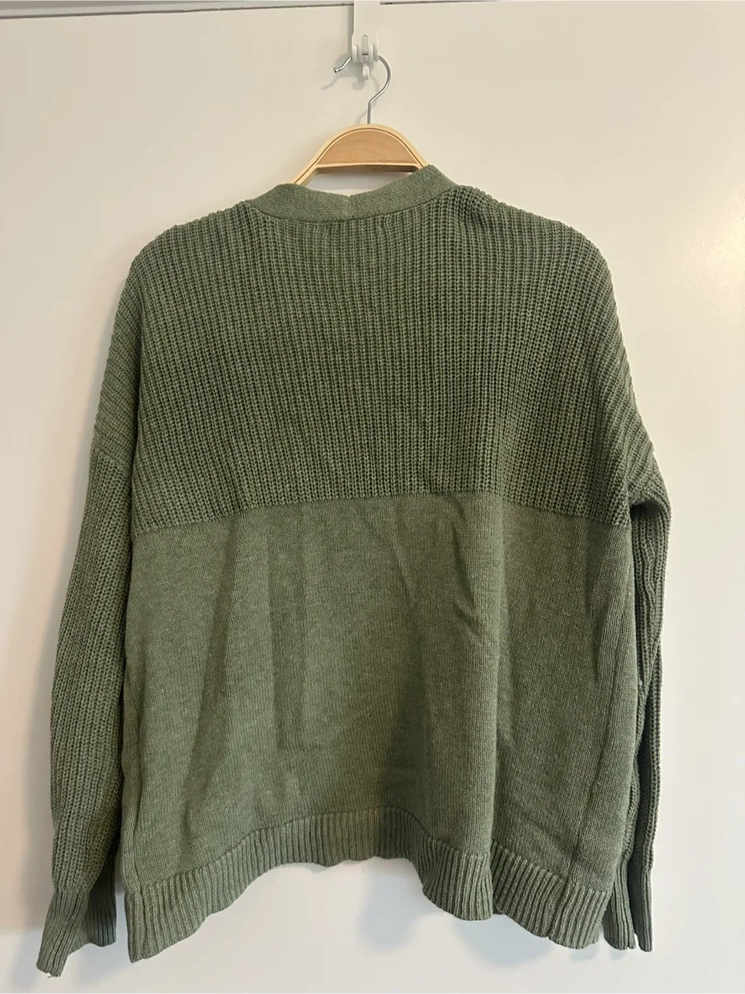 Women’s Green Cardigan image indicator(2)