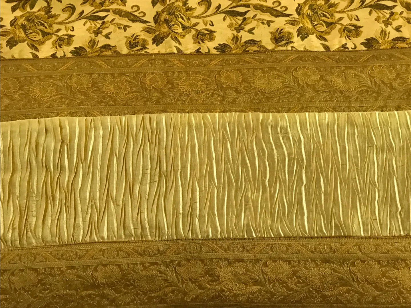 SILK Gold Floral Bedding Set (fits queen and king) image indicator(2)