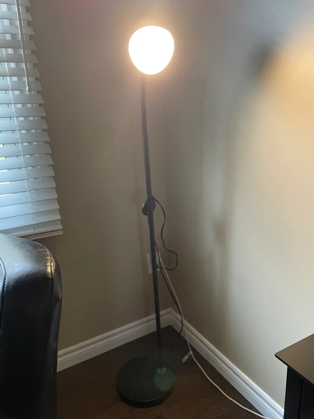 Floor Lamp - Black image indicator(2)