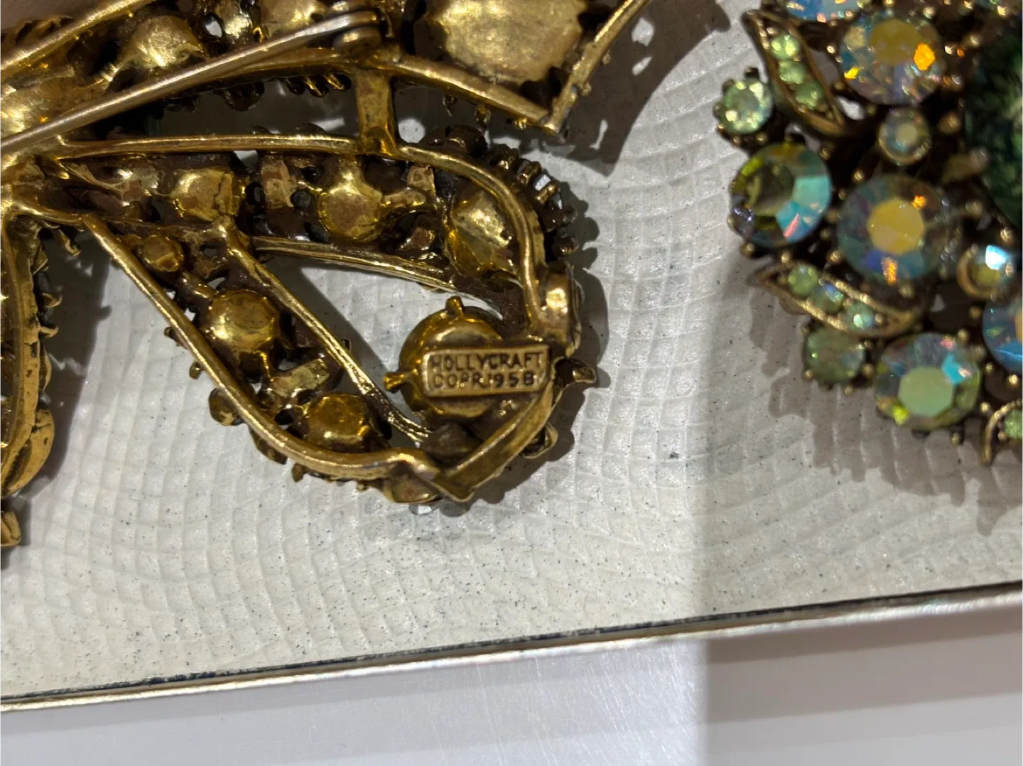 Hollycraft 1958 Vintage Brooch and Earrings Set image indicator(3)