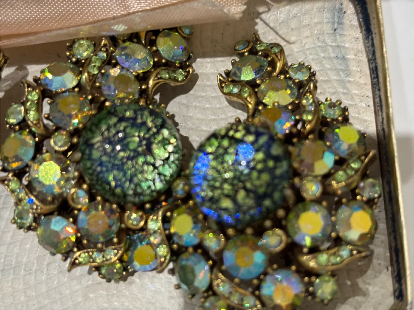 Hollycraft 1958 Vintage Brooch and Earrings Set image indicator(2)