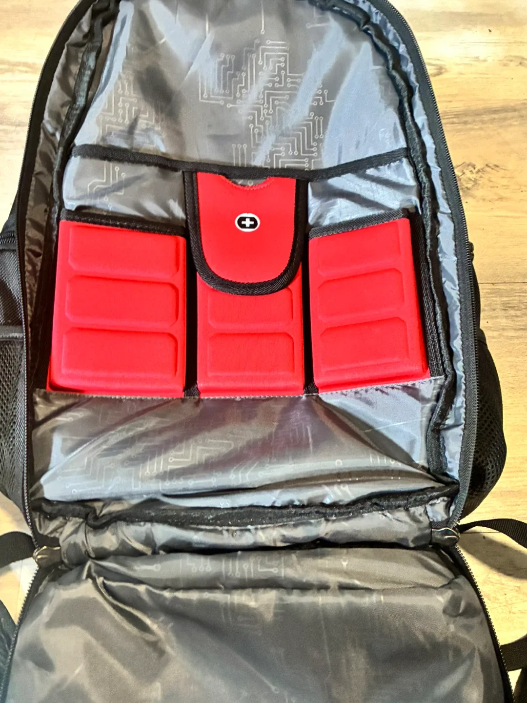 Swissdigital Design Black Backpack image indicator(5)