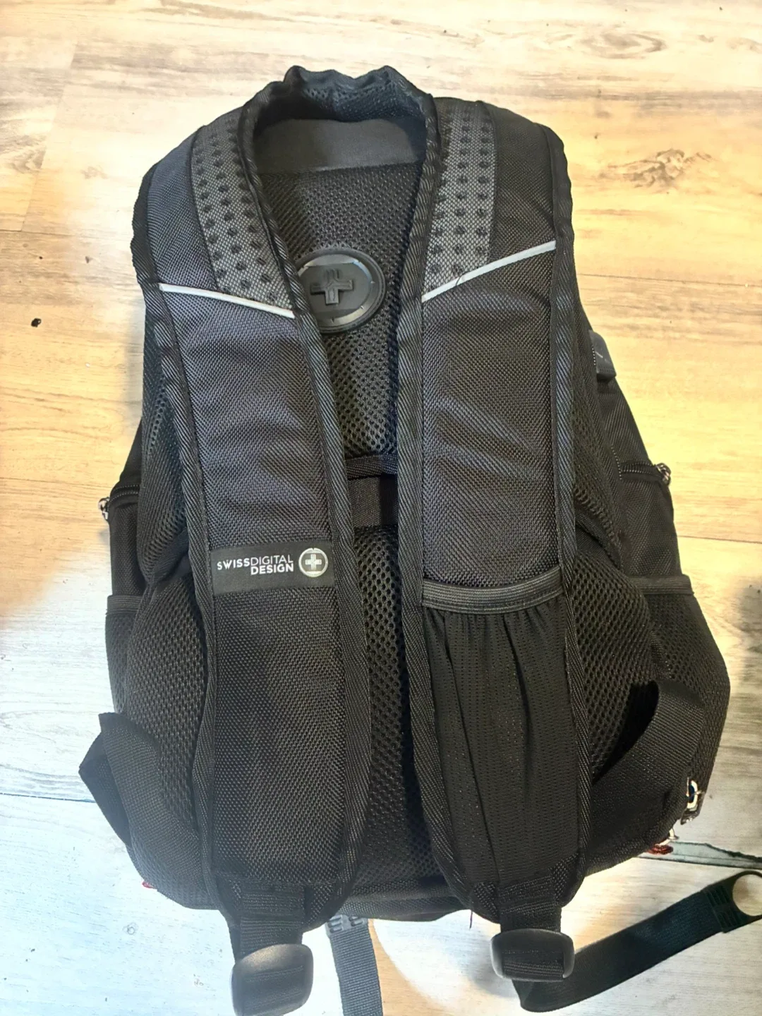 Swissdigital Design Black Backpack image indicator(2)