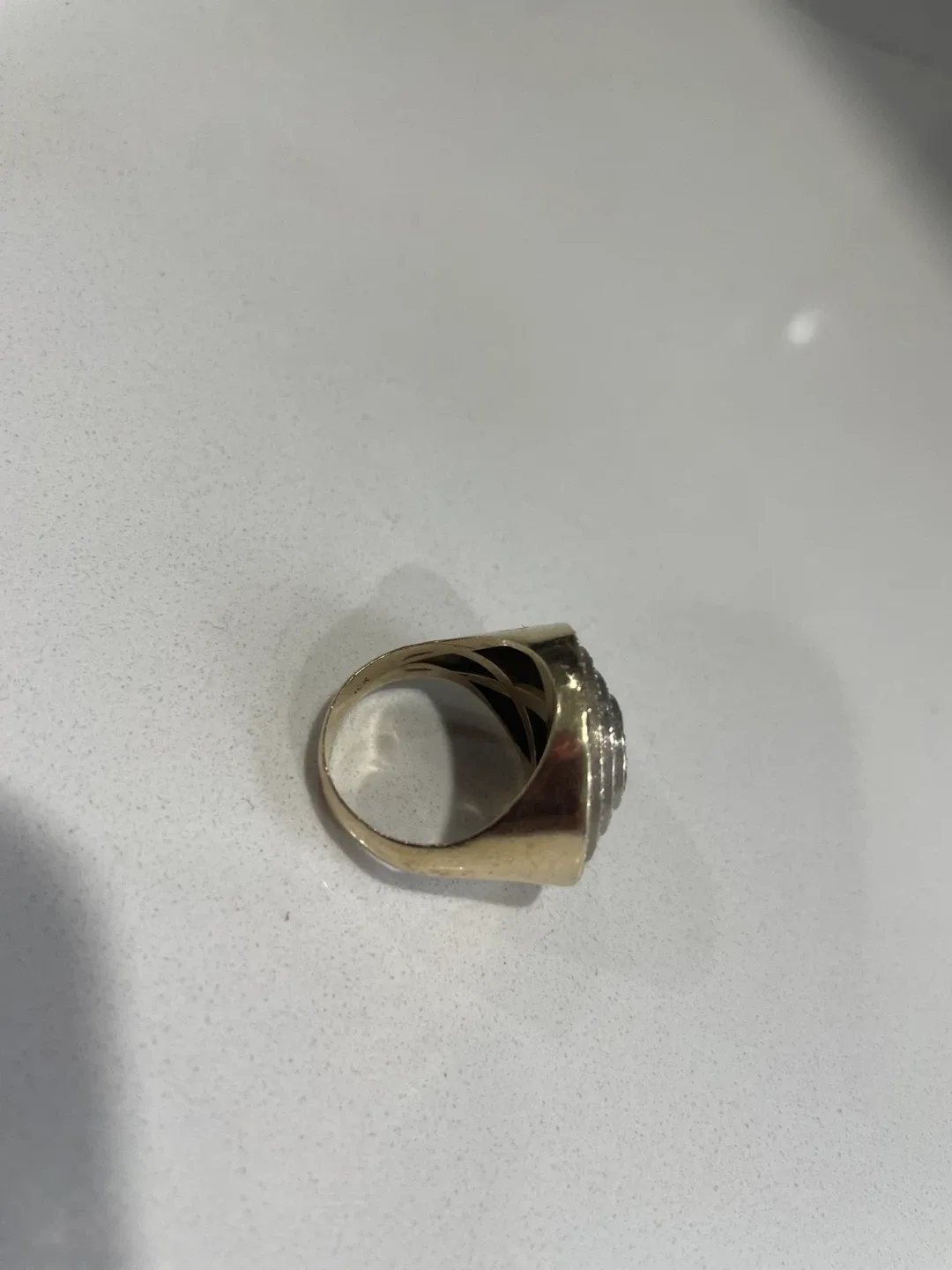 Gold Ring with Round Diamond Design image indicator(2)