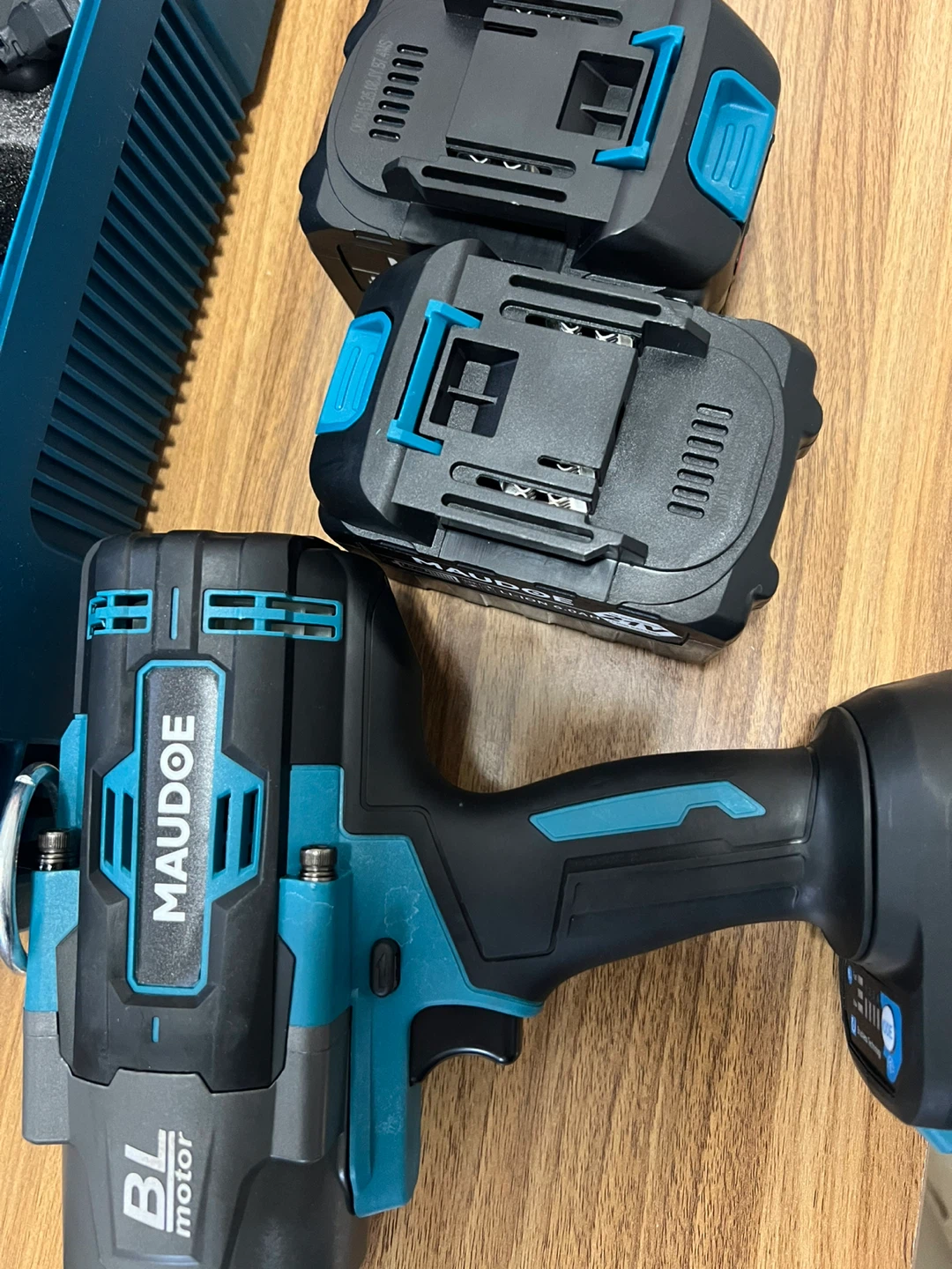 21V Cordless Impact Wrench Kit