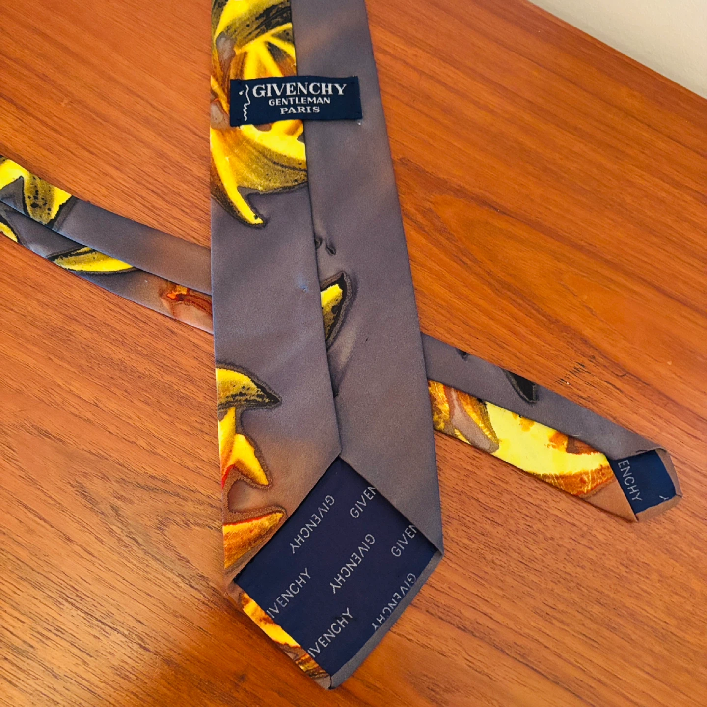 *New* $450+ Givenchy Paris Silk Tie - Work of Art! - photo 2