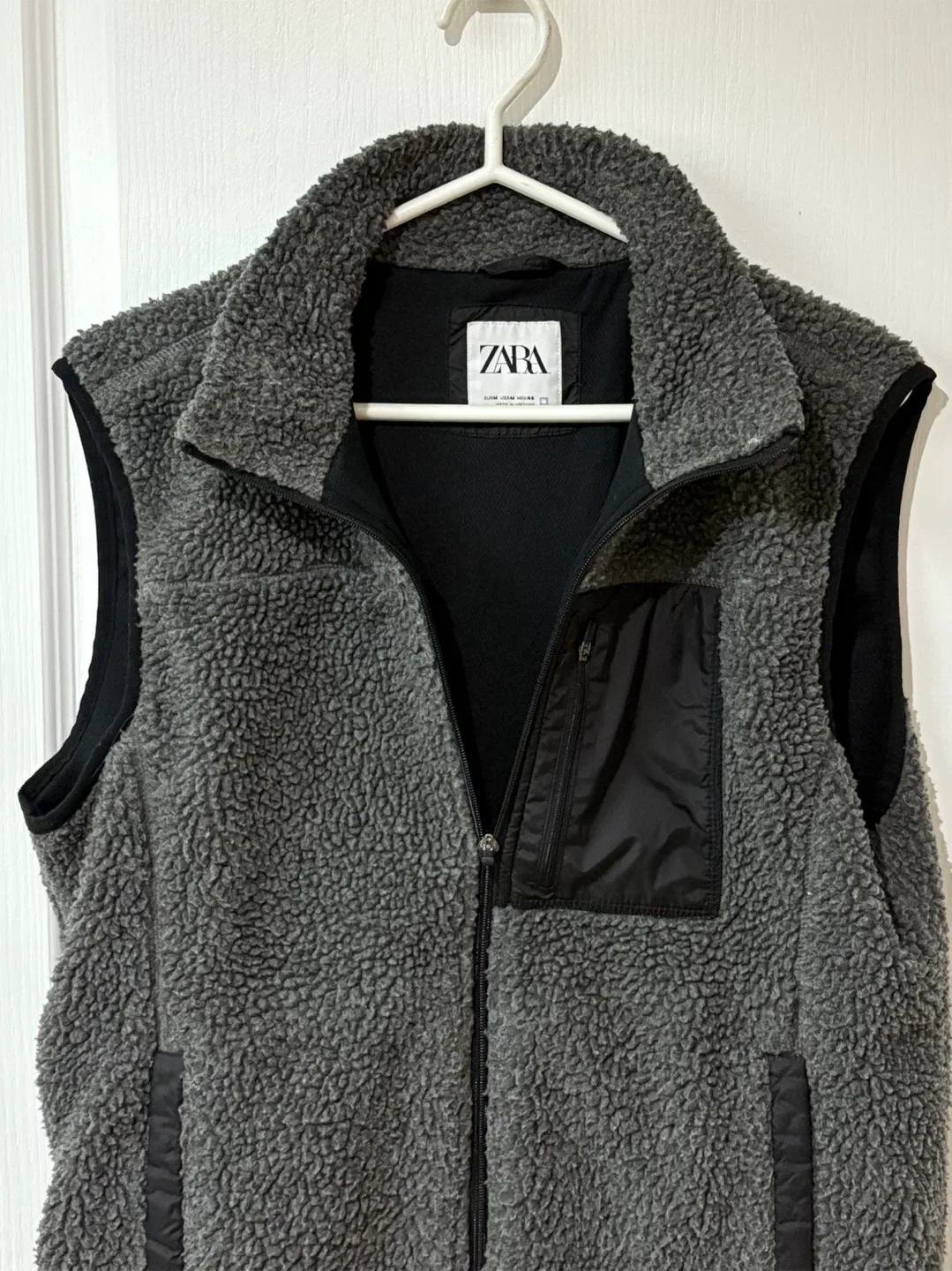 Zara Men’s Vest - Size M thumbnail