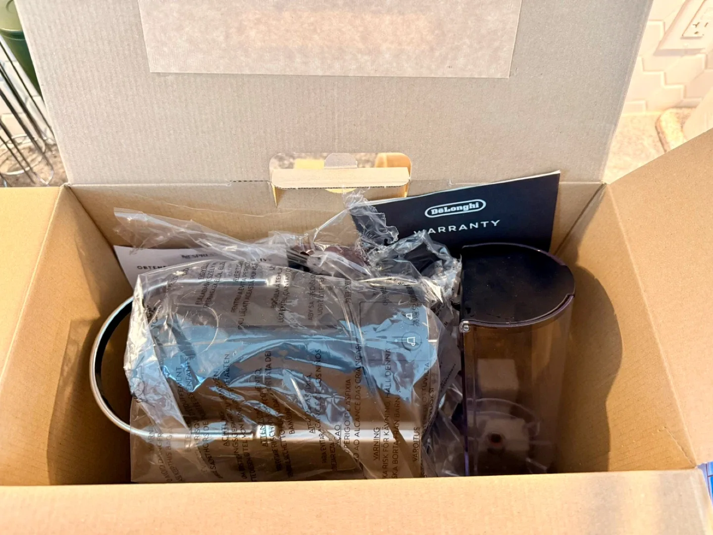 Nespresso Pixie Machine - Like New! image indicator(5)