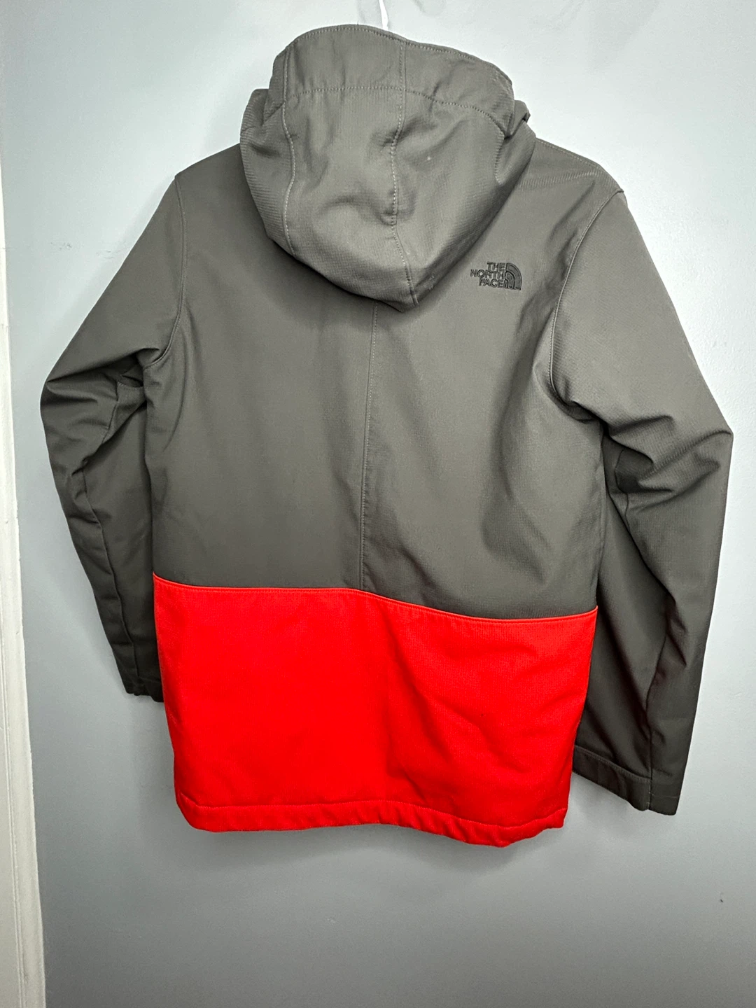The North Face Gray & Red Windwall Jacket - photo 2