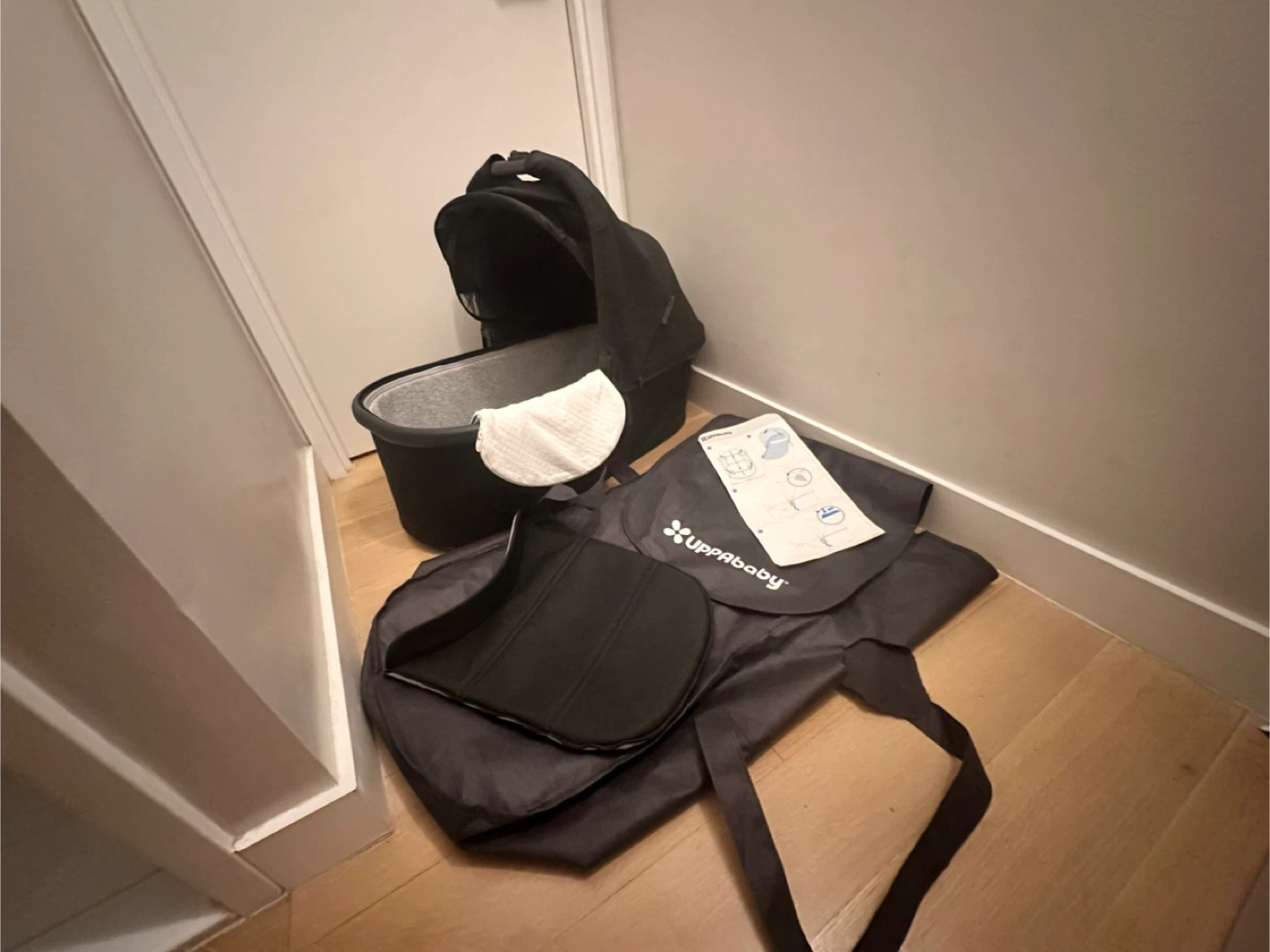 UPPAbaby V2 Bassinet with storage bag and extra mattress cover