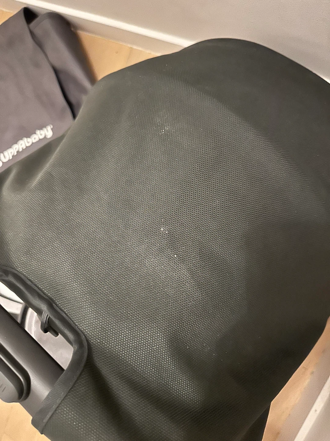 UPPAbaby V2 Bassinet with storage bag and extra mattress cover - photo 5
