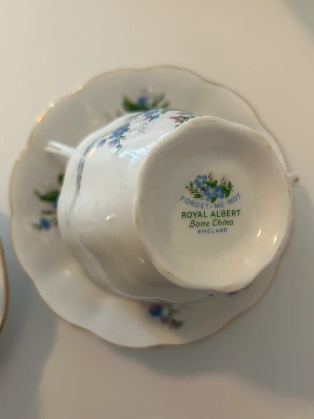 Royal Albert Tea Cup & Saucer Set image indicator(4)