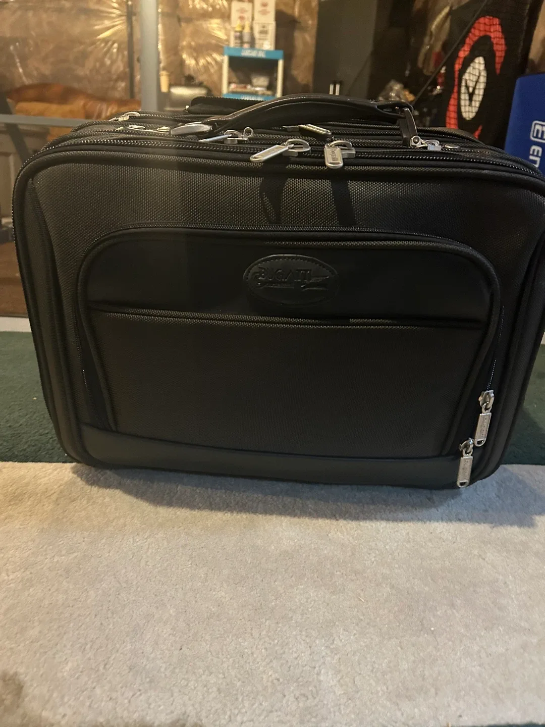 Bugatti Rolling Carry-On Luggage image indicator(2)