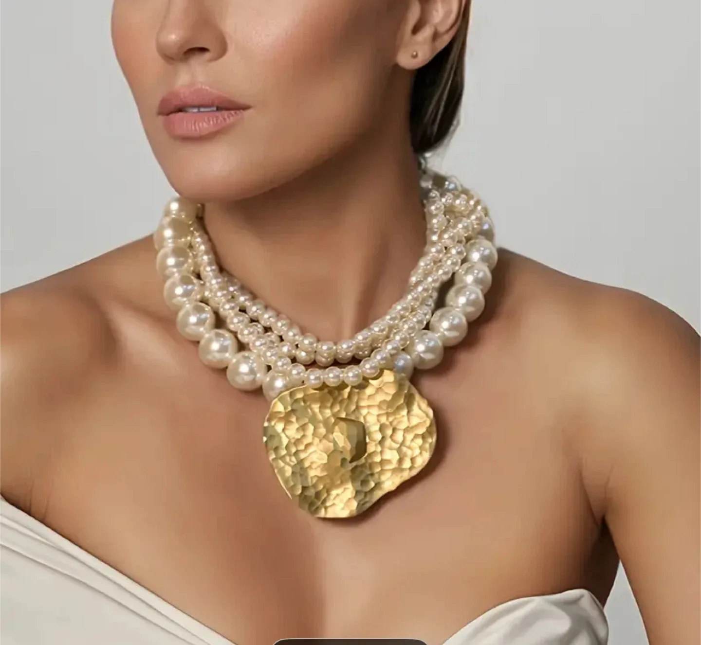 Pearl Necklace with Gold Pendant