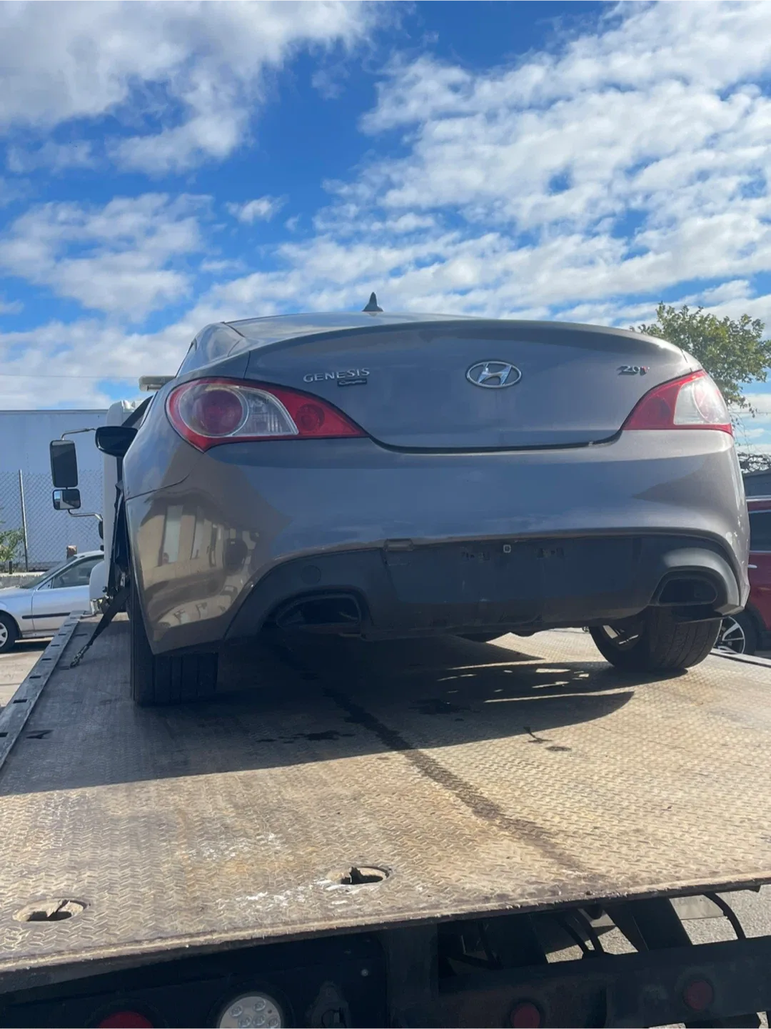 Hyundai Genesis 2.0T - Damaged fully parting out image indicator(2)