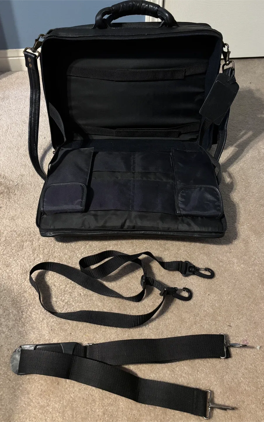 Genuine Leather Black Briefcase/Laptop Bag image indicator(3)