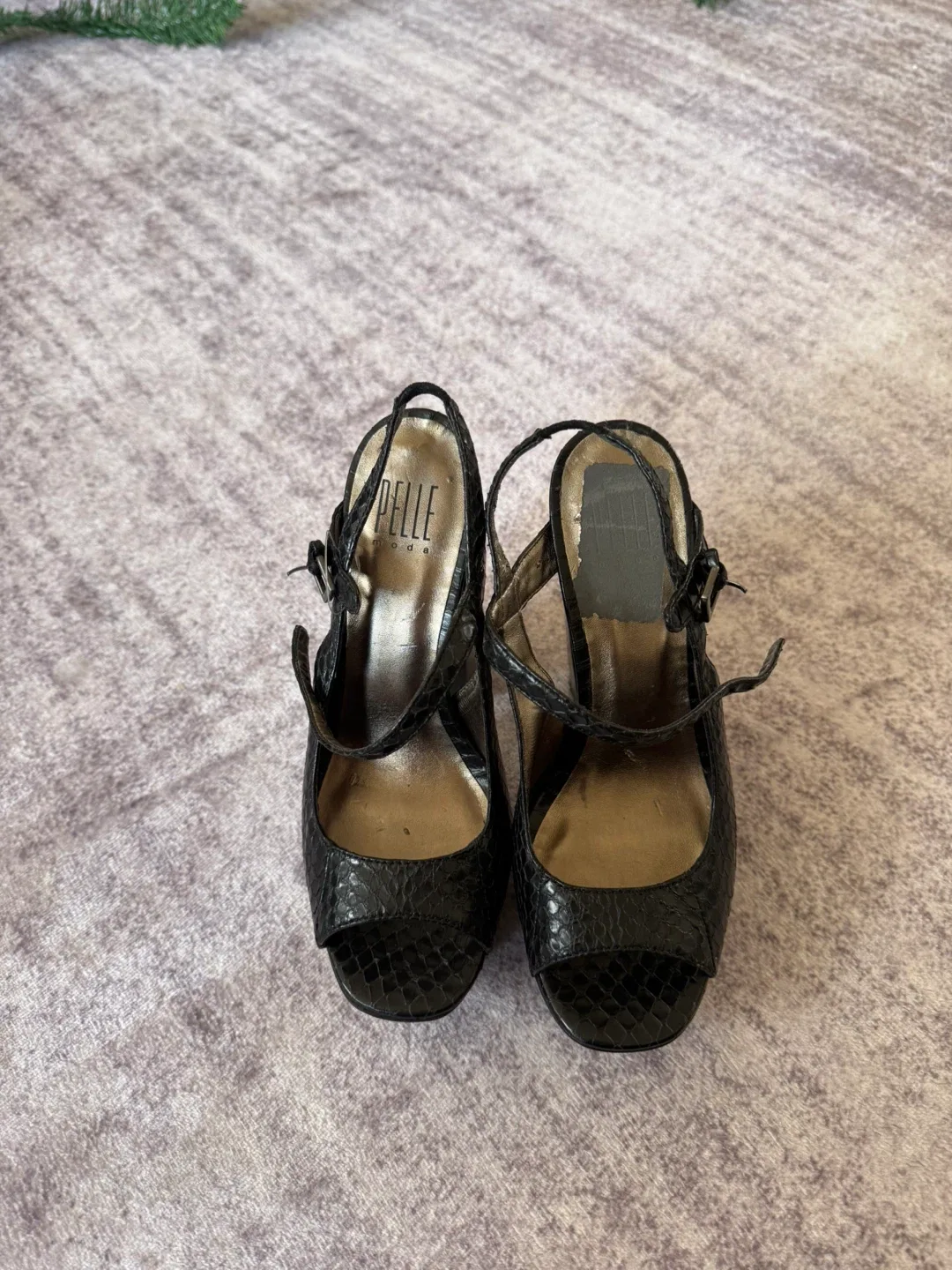 Pelle Moda Black Heels - Size 6 image indicator(2)