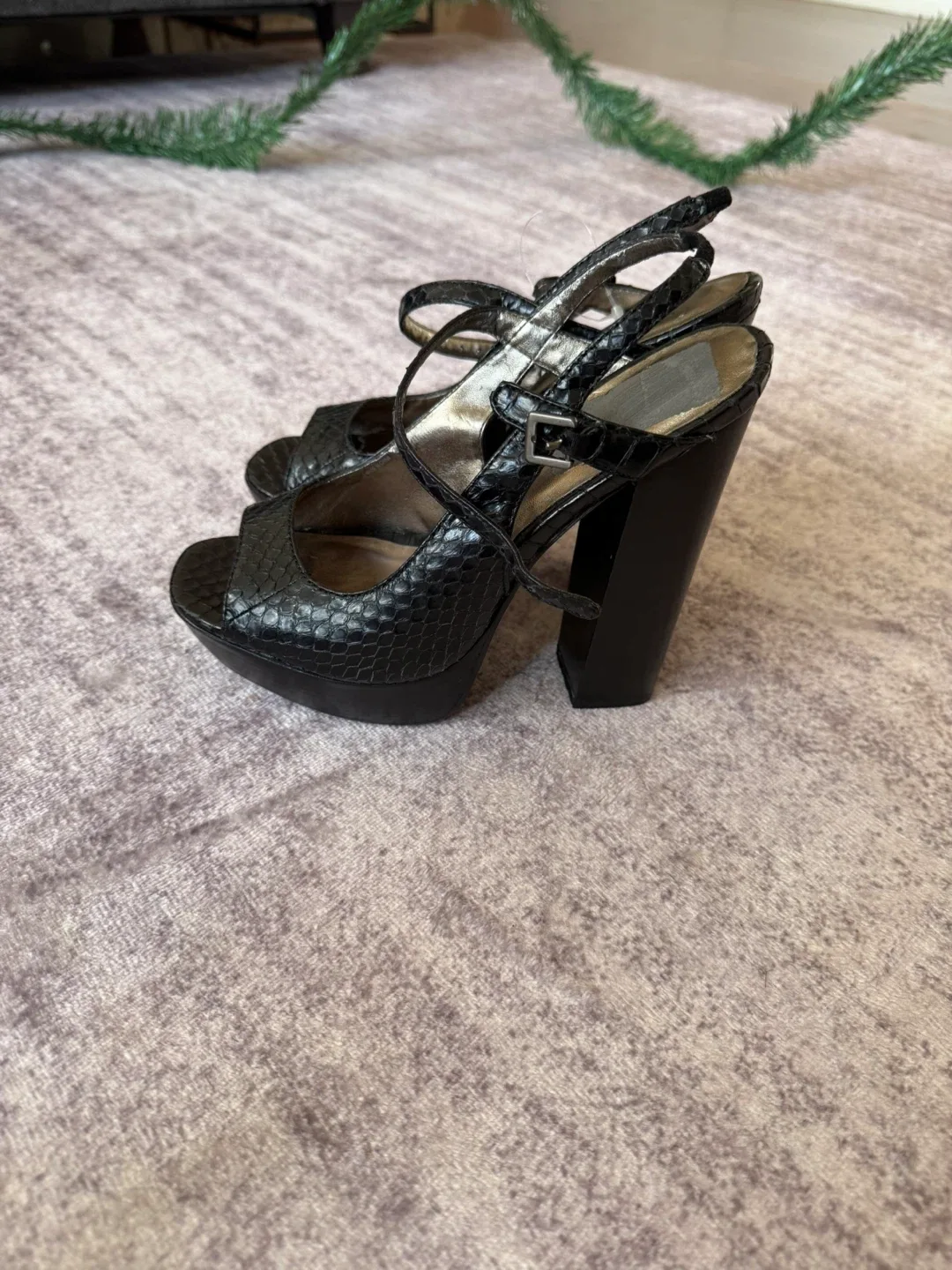 Pelle Moda Black Heels - Size 6 image indicator(3)